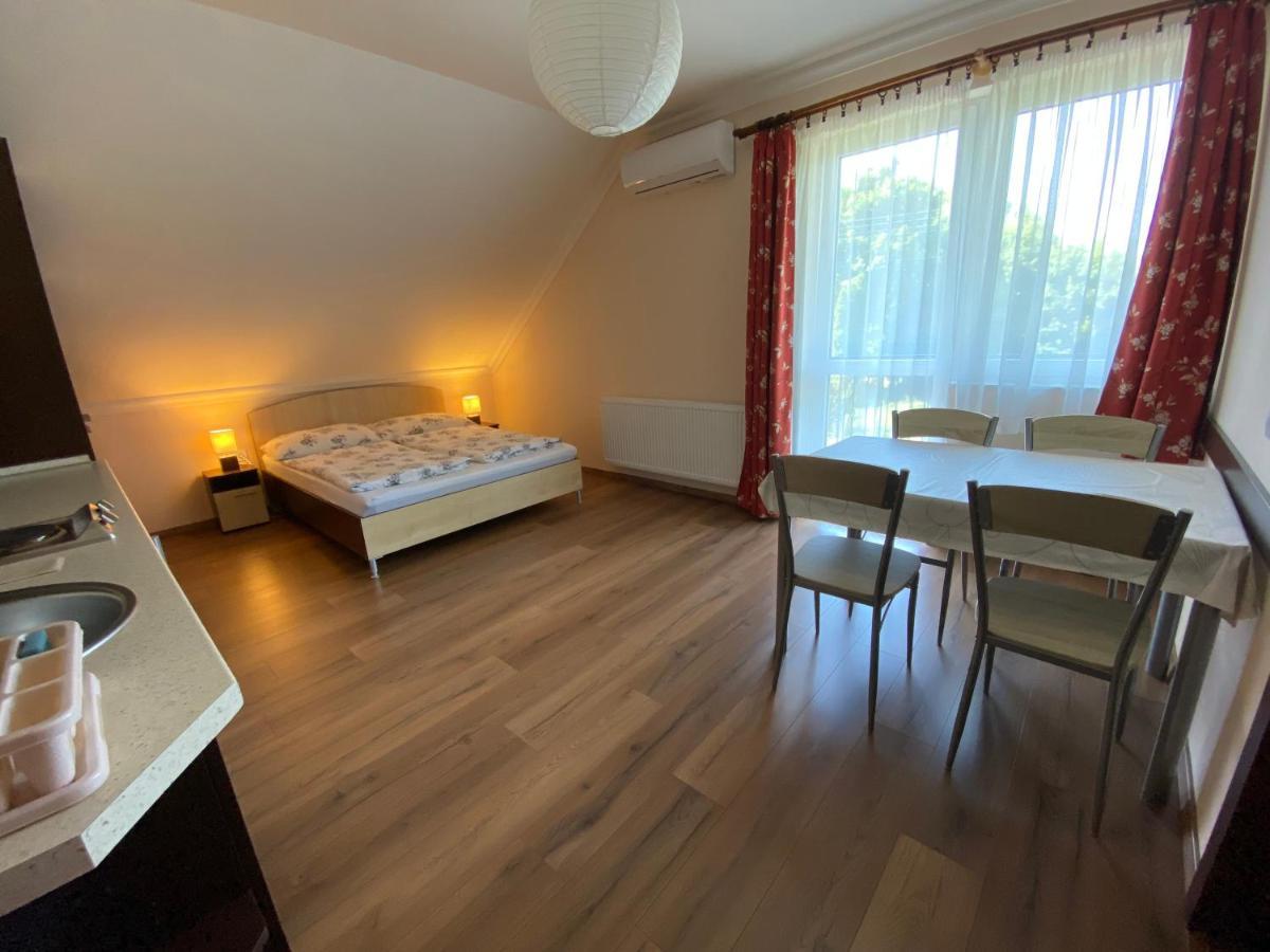 Magyar Apartman Iii. Leilighet Hajdúszoboszló Eksteriør bilde